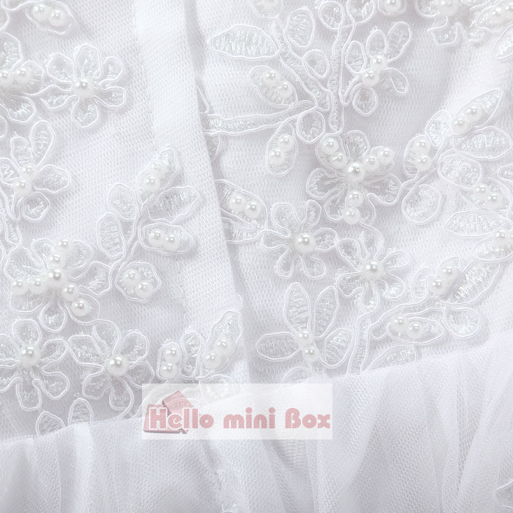 Handgemachtes Perlen-Taufkleid der großen Blumenseide Spitze mit dekorativem Band